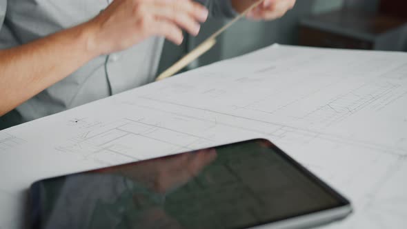 Professional at work, close-up alt