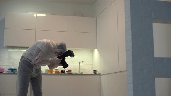 Crime Scene Site Police Photographer Forensic Scientist Murder Collect Evidence alt