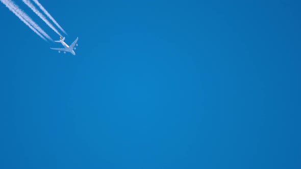 Airliner Cruising High in the Sky alt