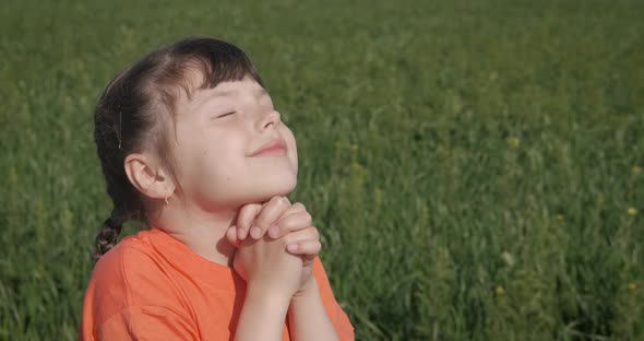 Crossed Arms Praying to God alt