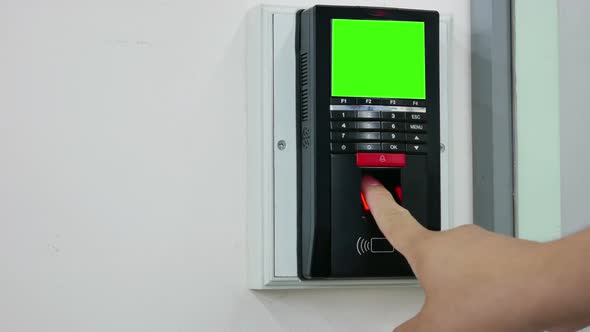 Finger Scanning on the Security Scanner  alt