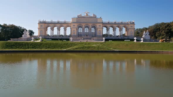Hyperlapse of Gloriette in Park of Schoenbrunn alt