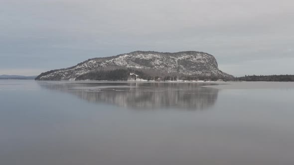 Ice forming on surface of Moosehead Lake in early winter alt