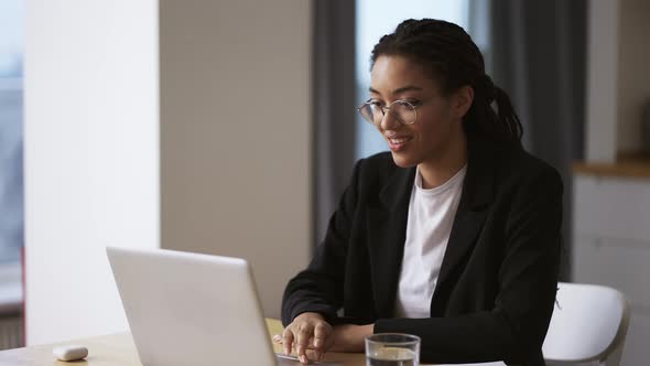 Afro American Girl Secretary Business Woman Sitting at Table at Office Using Laptop Slow Motion alt