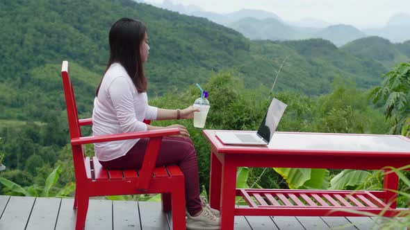 Woman Working With A Laptop And Break alt