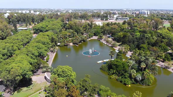 Lake, Fountain, Lagoon, Independence Park (Rosario, Argentina) aerial view