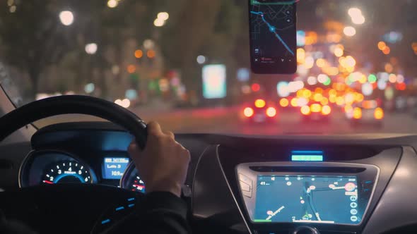 Taxi Driver Night City Streets Smartphone Navigation alt