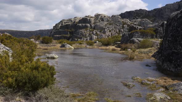 Lagoa Redonda landscape in Serra da Estrela, Portugal alt