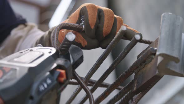 Steel fixers connecting steel rods for concrete reinforcement alt