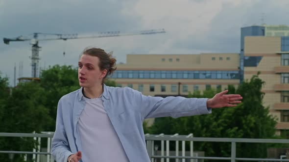 A Young Man Leales a Woman Leaving Her alt