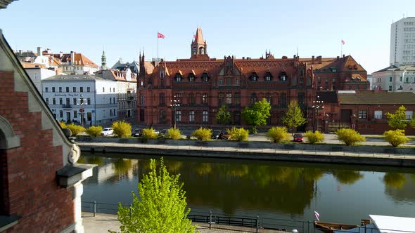 Main Post Office building in Bydgoszcz old town - aerial push back on a sunny day alt