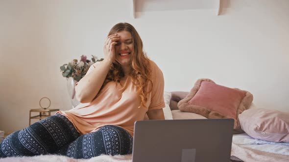 Online Communication alt