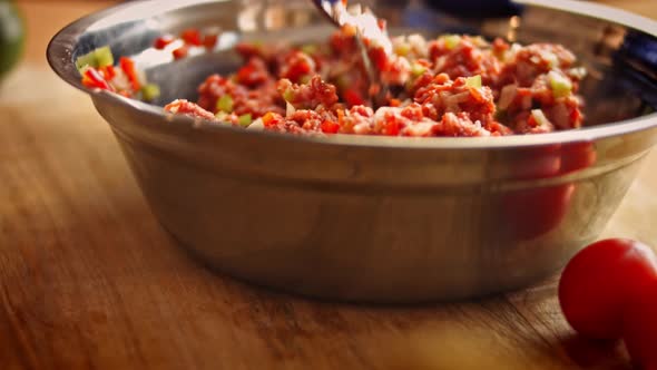 Mix with a Tablespoon the Minced Meat and Vegetables alt