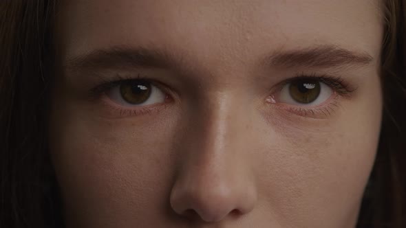 Close Up of a Caucasian Woman Open Her Eyes in Slow Motion in Front View alt