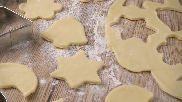 The process of making cookies from shortbread dough. alt