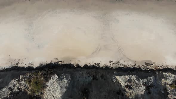 Birdseye view of the coastline in Del Mar, San Diego, California alt