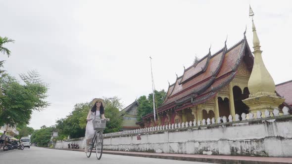 Asian Girl Travel With Bicycle alt