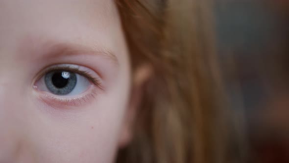 Child's Eye Close Up alt