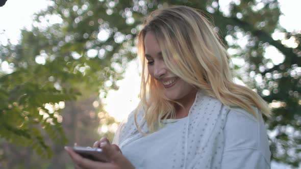 Bokeh Closeup Blond Girl Body Positive Use Phone at Park