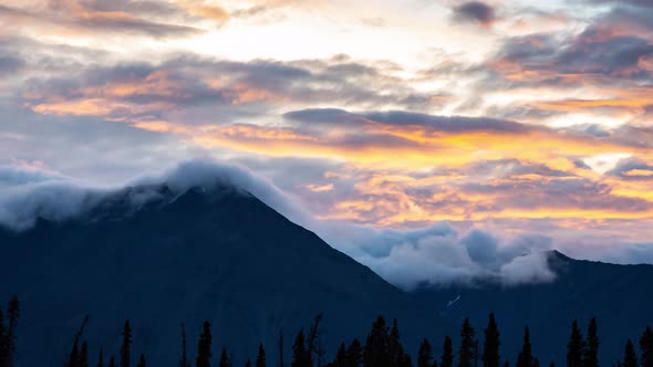 Time Lapse. Beautiful View of Canadian Nature with Mountains and Clouds alt