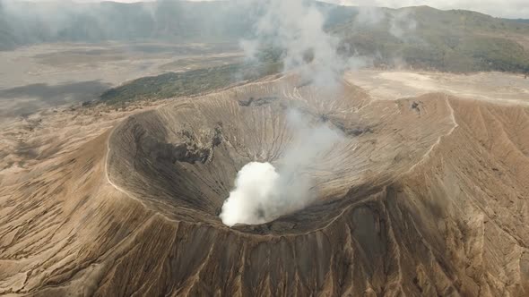 Active Volcano with a Crater. Gunung Bromo, Jawa, Indonesia. alt