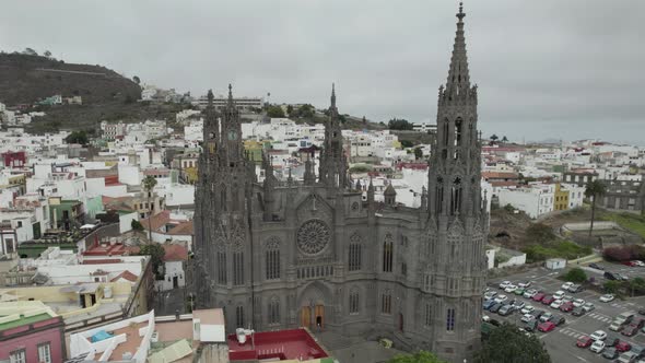 Majestic Neo Ghotic style Arucas Church against cityscape, Canary Islands, Spain alt