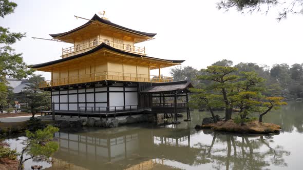 Kinkakuji the Golden Pavilion alt
