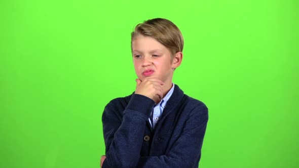 Idea Comes To the Baby Head. Green Screen. Slow Motion alt