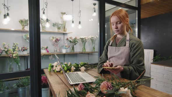 Florist Using Smartphone At Work alt