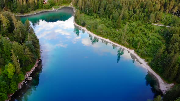 Beautiful Summer Landscape on the Lake Ödsee in the Mountains in Upper Austria Salzkammergut alt