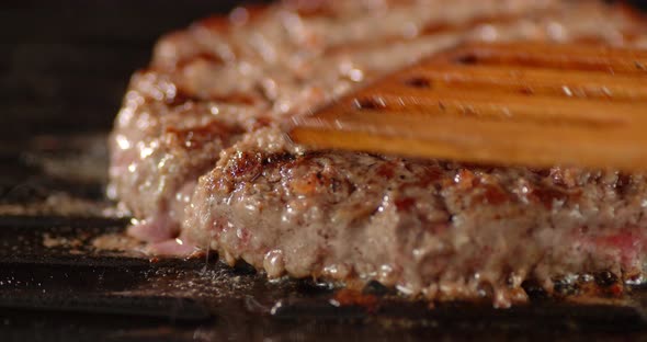 Cooking a Juicy Burger in a Frying Pan alt