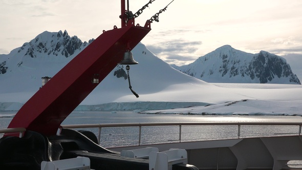 Cruise ship in Antarctica. Travel to the Antarctic peninsula. A beautiful polar nature. alt