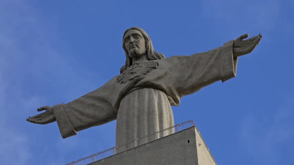 Christ the King Statue in Lisbon Portugal alt