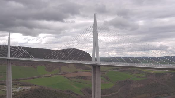 Aerial view of the Millau Viaduct alt