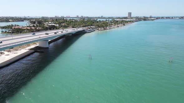 Bird Key Point, Sarasota, Florida.  Bridge from Sarasota to Bird Key Point park and homes alt