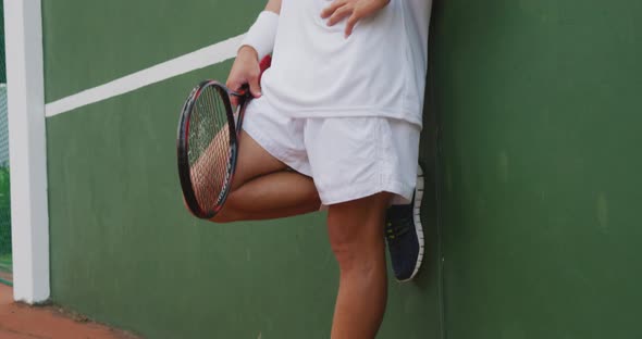 Tennis player against a wall alt