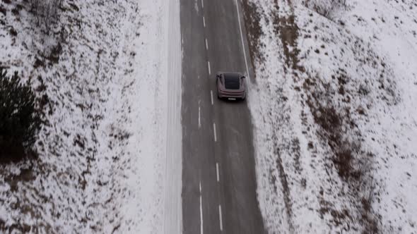Car in the Mountains of the Caucasus in Winter alt