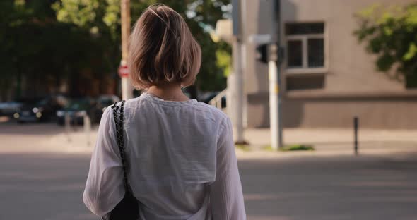 Woman Cross the Road on a Green Traffic Light alt