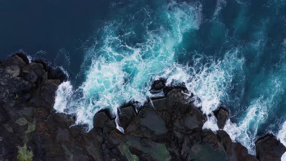 Ocean Waves Breaking on the Rocks on the Shore Aerial View alt