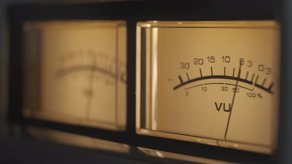 Audio Signal Levels Monitoring Audio Console on Classic Sound Amplifier alt