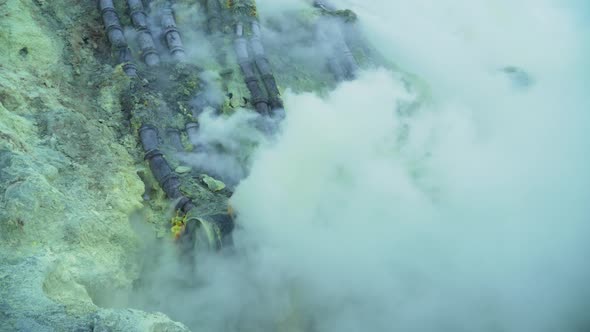 Volcanic Crater, Where Sulfur Is Mined alt
