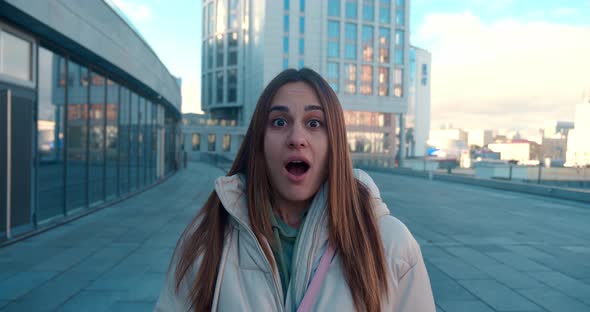 Surprised Woman Face alt