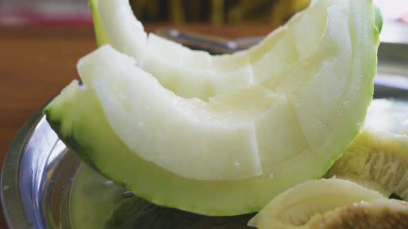 Cutting Sweet Melon alt