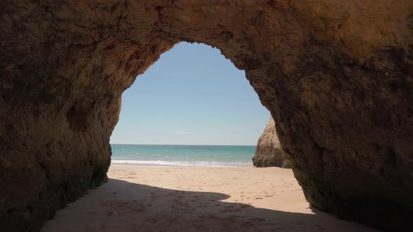 Moving Forward Stabilized Exit From the Cave to the Sea with Waves Beach for Tourists in Summer alt