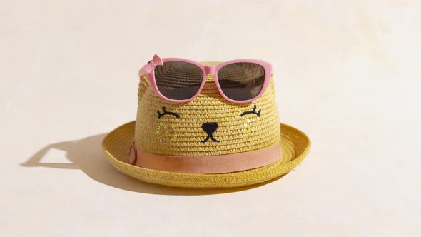 Girl's Summer Straw Hat with Sunglasses Funny Stop Motion Animation