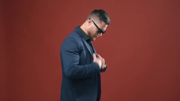 Side view of entrepreneur in glasses. Handsome bearded man in stylish costume isolated in studio. alt