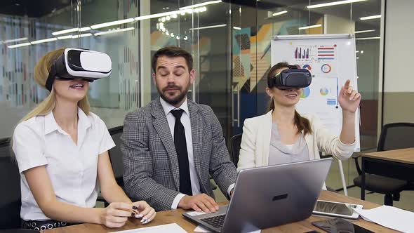 Business Coach Asking about Impression of Pleasant  Workers when they Putting on VR alt