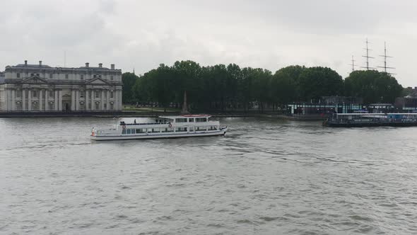 Chasing Boat on Thames River. Greenwich London alt