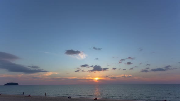 Time Lapse Scenery Sunset Over The Beach alt