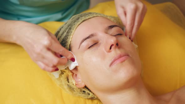 Cosmetology Face Cleaning alt